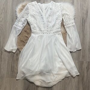 White Lace V-Neck Long Sleeve Dress